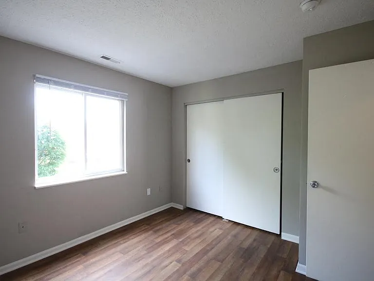 Hazelton Apartments — Photo 10