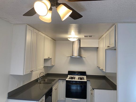 5th image of 13833 Victory Blvd #7
