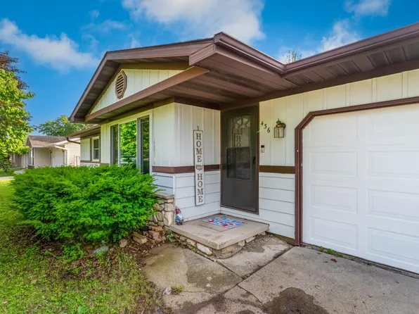 436 Robert Ln, Green Bay, WI 54311
