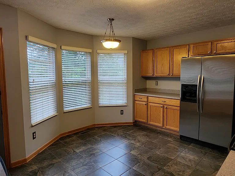 394 Abbotsbury Dr — Photo 8