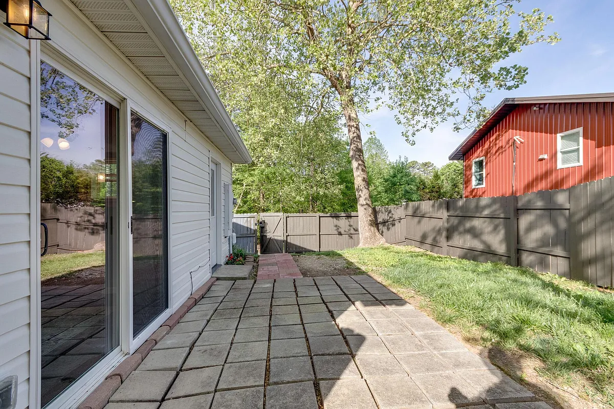 Building Photo - 805 Oliver Rd #A