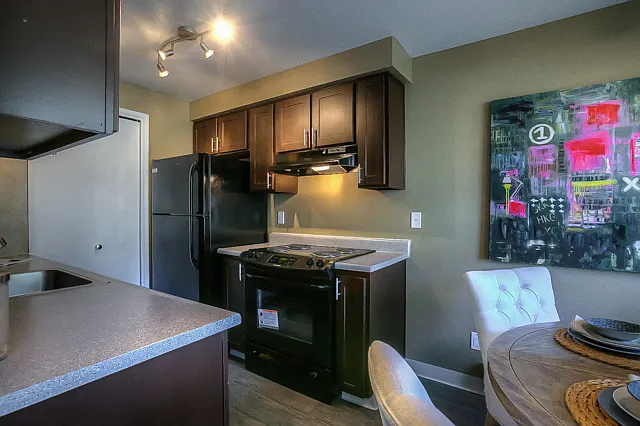 Waverly Gardens Apartments — Photo 4