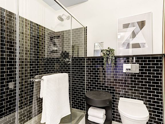 5th image of 340 3rd St APT 208