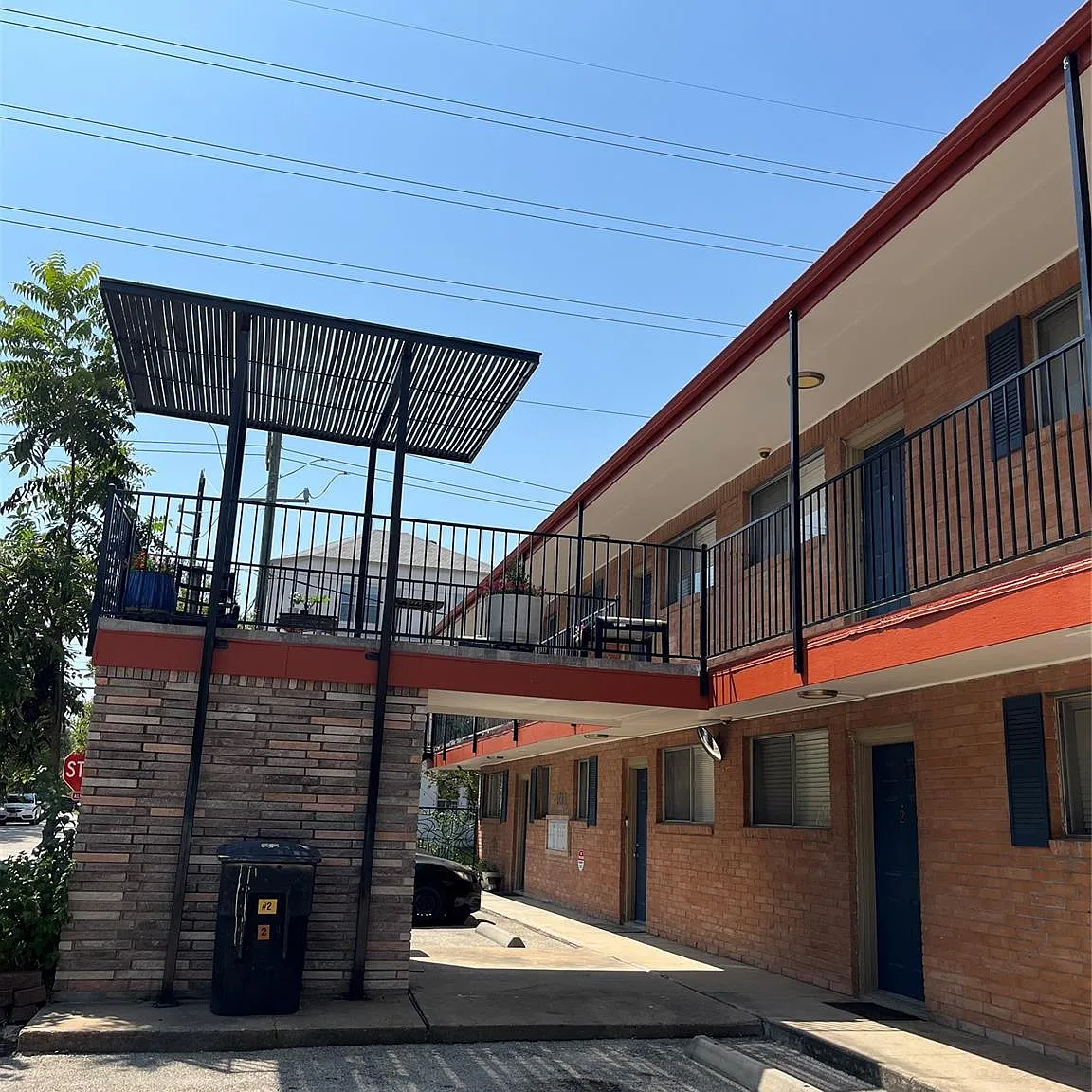 1 bed, 1.0 bath, 4600 sqft, $1,150 — Photo 3