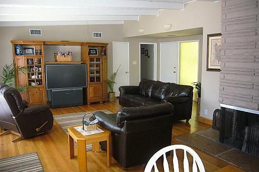 5th image of 946 S Fircroft St