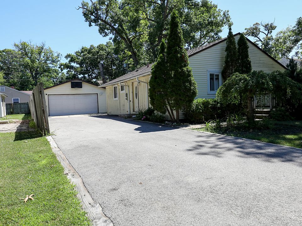 1st image of 727 Longfellow Ln