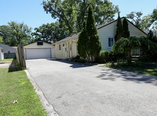 727 Longfellow Ln, Mundelein, IL 60060
