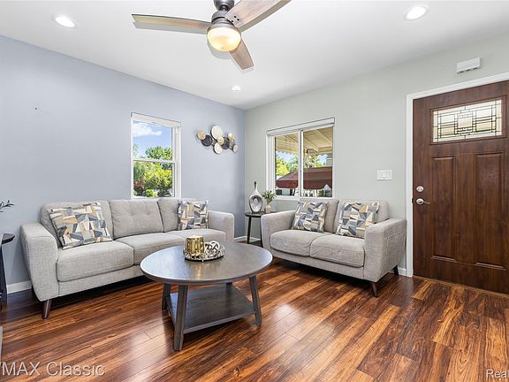 4th image of 32417 Linderman Ave