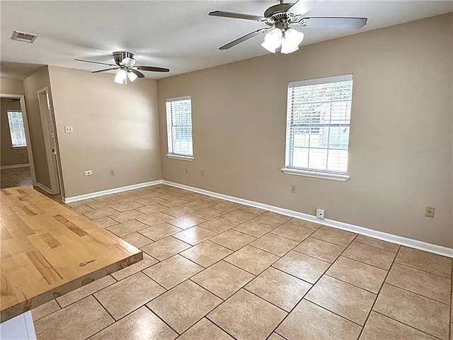 2 bed, 1.5 bath, 850 sqft, $1,070 — Photo 2