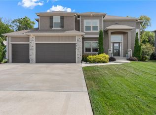 2911 SW Arthur Dr, Lees Summit, MO 64082