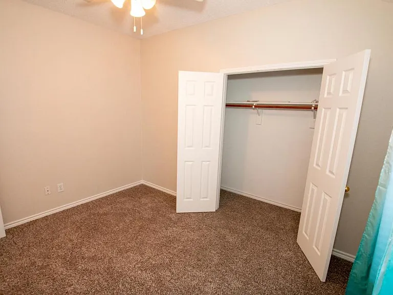 1902 Thornhill Way — Photo 16