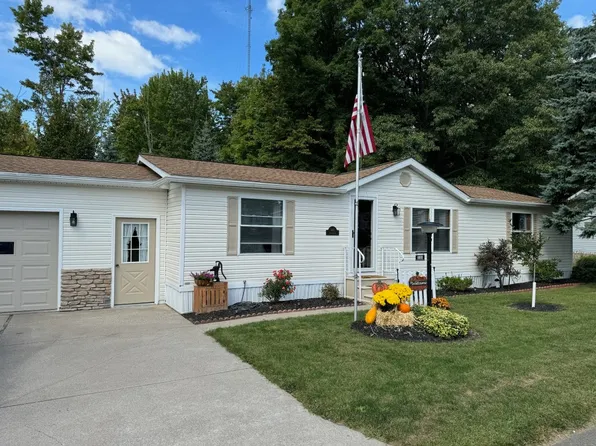 1889 Northwood Ln, Erie, PA 16509