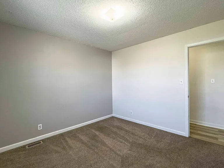 1028 Bush Ave — Photo 13