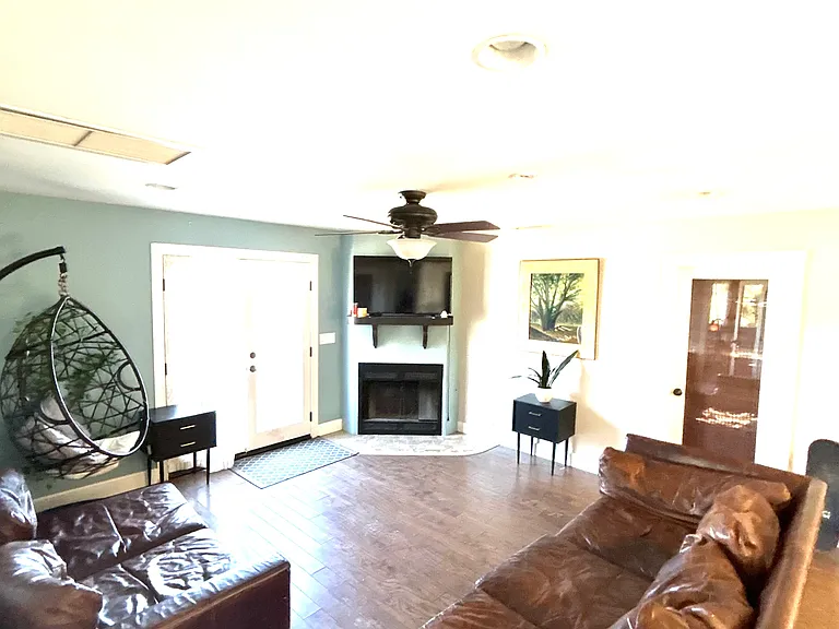 Mariposa Dr — Photo 7