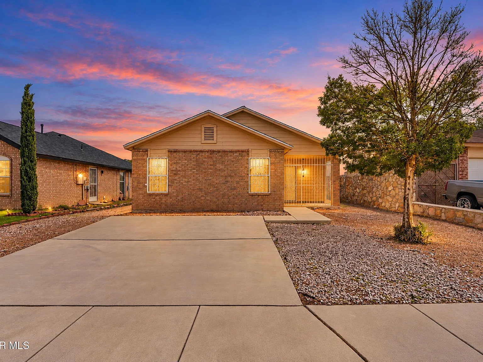 3 bed, 2.0 bath, 1091 sqft, $1,395 — Photo 2