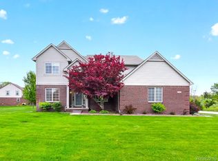 10119 Otter Dr, South Lyon, MI 48178
