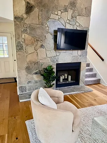 2 bed, 2.5 bath, 1350 sqft, $2,845 — Photo 2