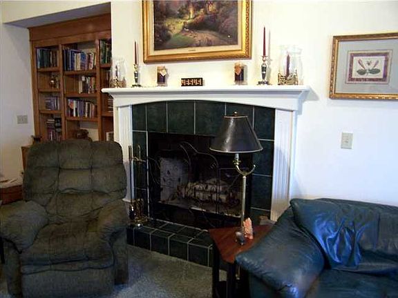 5th image of 103 Loch Lomond St