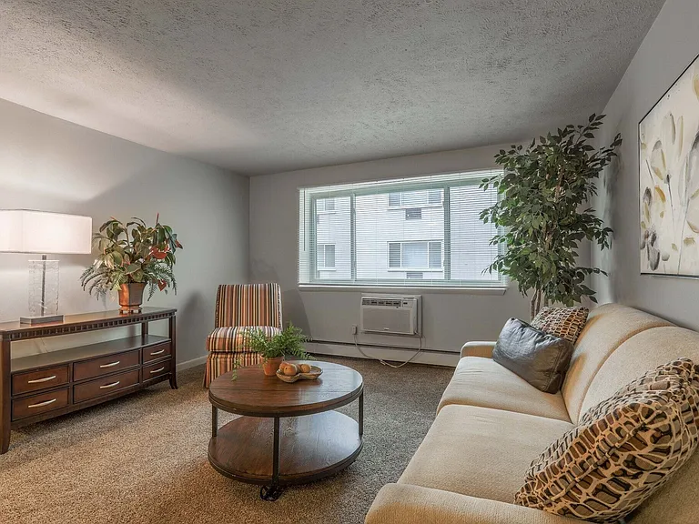 Chamberlain I & II Apartments — Photo 31