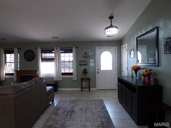 4th image of 887 Hagen Dr