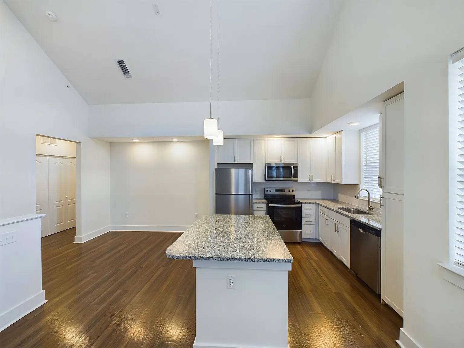 2 bed, 1180 sqft, $2,029 — Photo 3