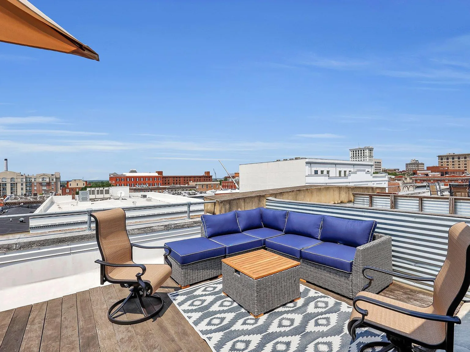 2 bed, 1675 sqft, $5,000 — Photo 2