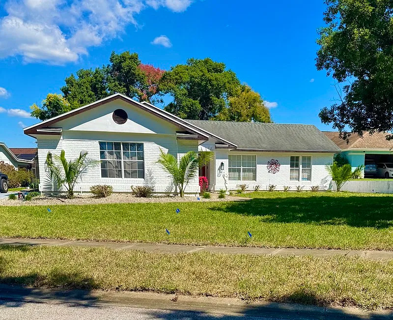 4 bed, 3.0 bath, 2881 sqft, $2,495 — Photo 2