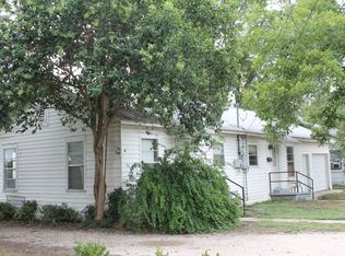 711 E Pine St, Seguin, TX 78155