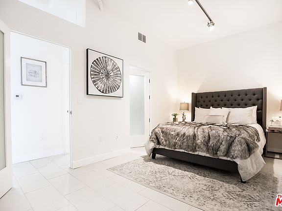 2nd image of 939 S Broadway #305