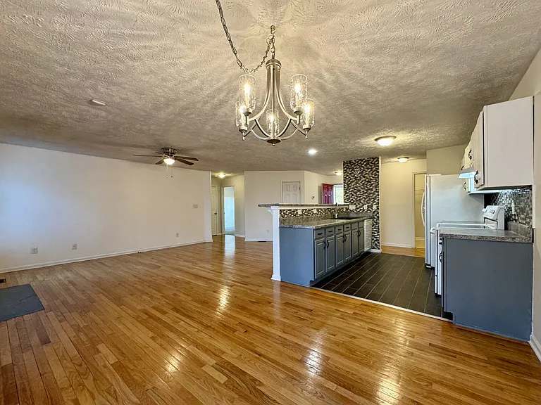 115 Zane Dr — Photo 6