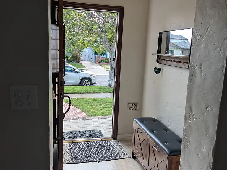 8339 Holy Cross Pl — Photo 4