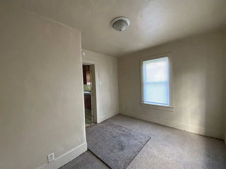 532 W 6th St — Photo 12