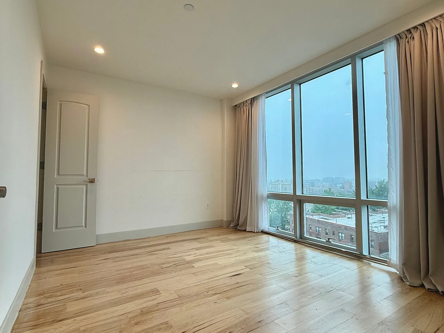 2 bed, 734 sqft, $3,800 — Photo 2