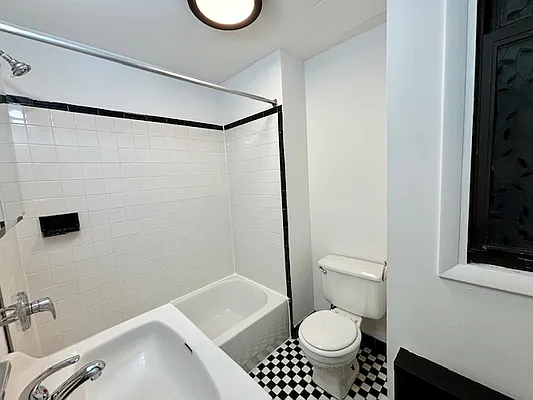 Rented by KNOCKKNOCK LLC | media 9