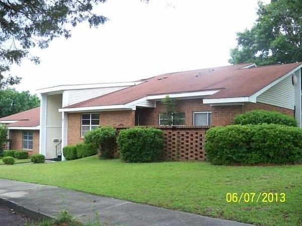 2nd image of 101 Westcliff Cir APT B