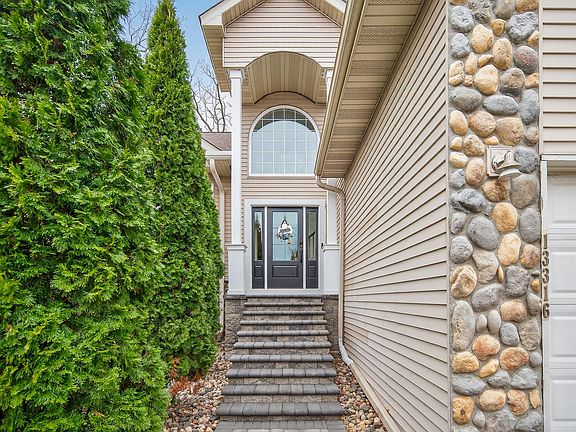4th image of 13316 Commonwealth Dr