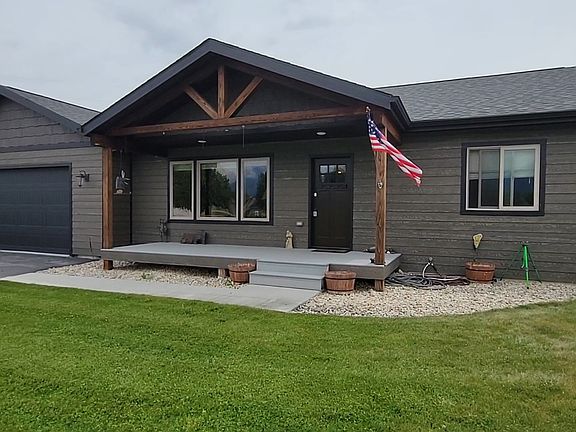3rd image of 393 Aspen Wood Dr