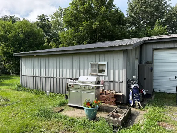 1200 N Main St, Farmer City, IL 61842