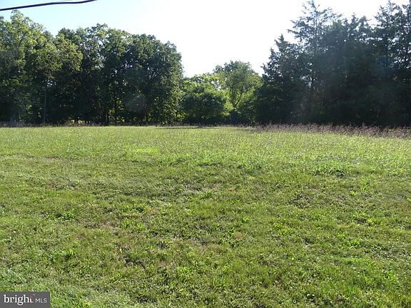 3rd image of 104 Heritage Dr
