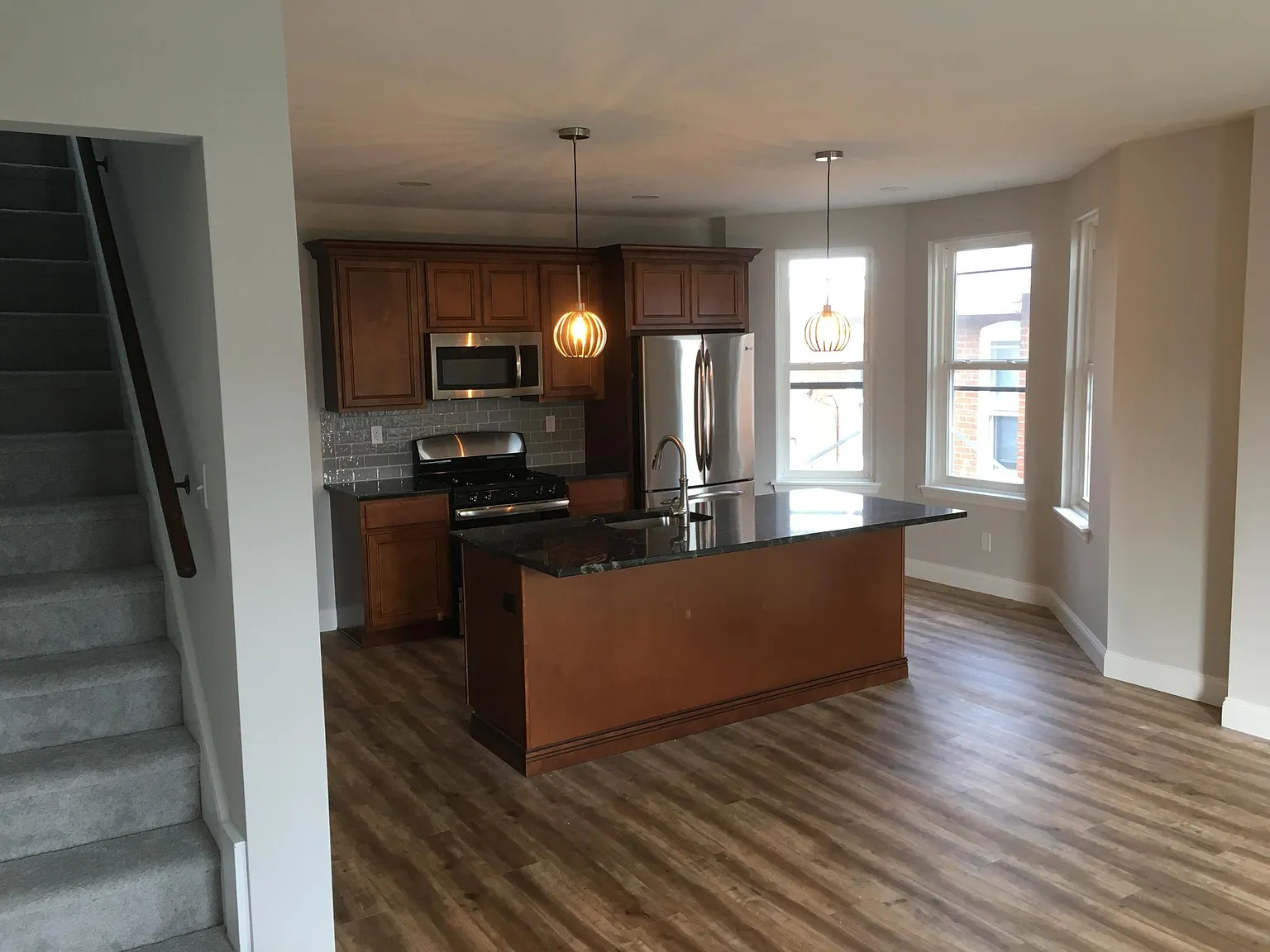 2 bed, 1350 sqft, $2,100 — Photo 2