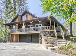 1612 Deer Path Dr, Lapeer, MI 48446