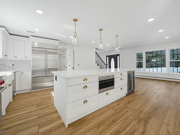 5th image of 15 Glen Rd