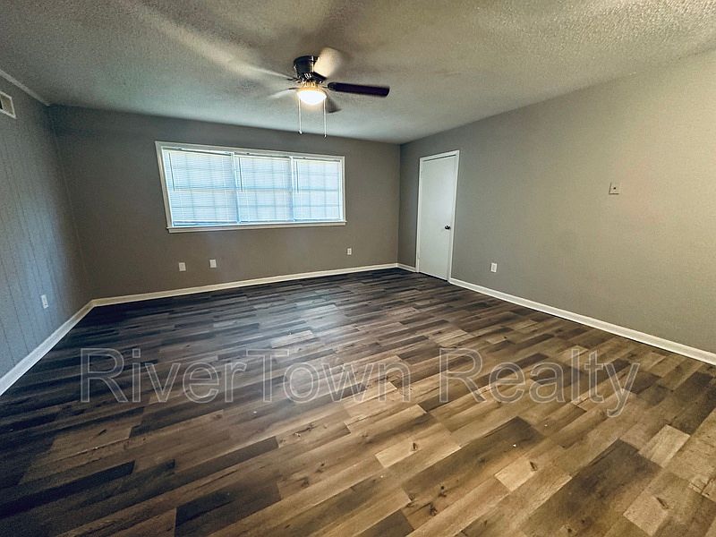 1st image of 2470 Lisa Ave
