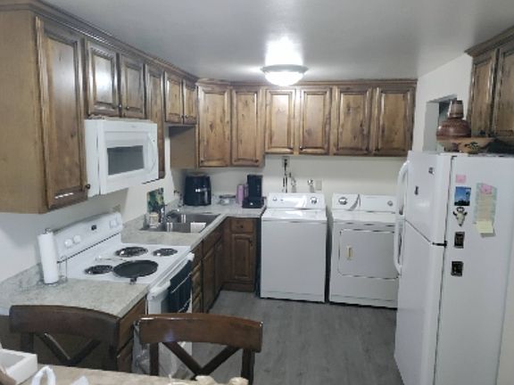 2nd image of 842 W 1500 S