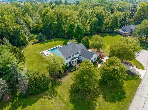10027 Hearthside Pl, Fort Wayne, IN 46804