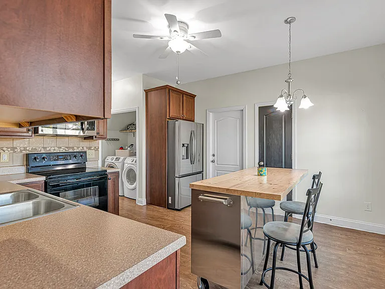 218 Maidstone Dr — Photo 11