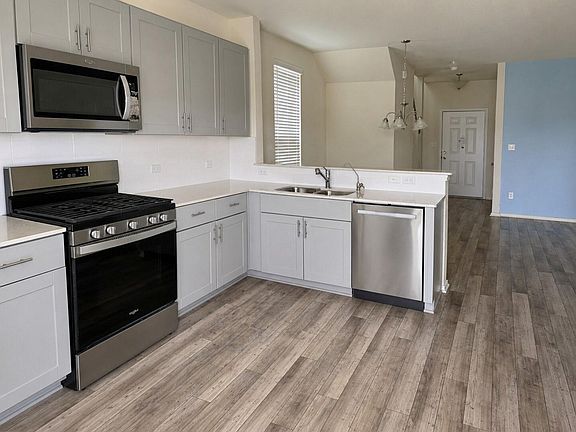 4th image of 240 Janelle Ln