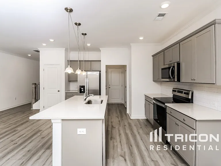 Tricon East Ridge — Photo 52
