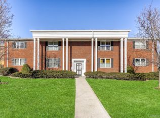 104 Bon Aire Circle W #8L, Suffern, NY 10901