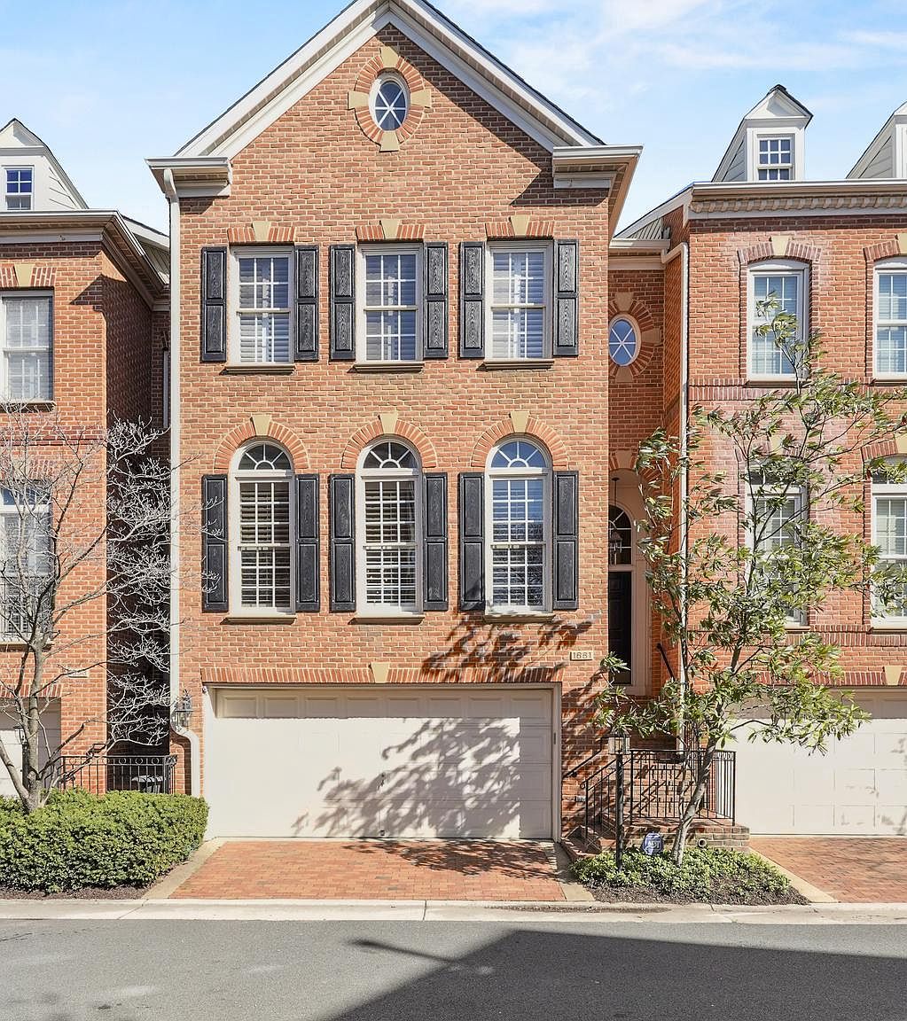 1661 Hunting Creek Dr, Alexandria, VA 22314 | Zillow